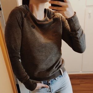 Green crew neck sweatshirt